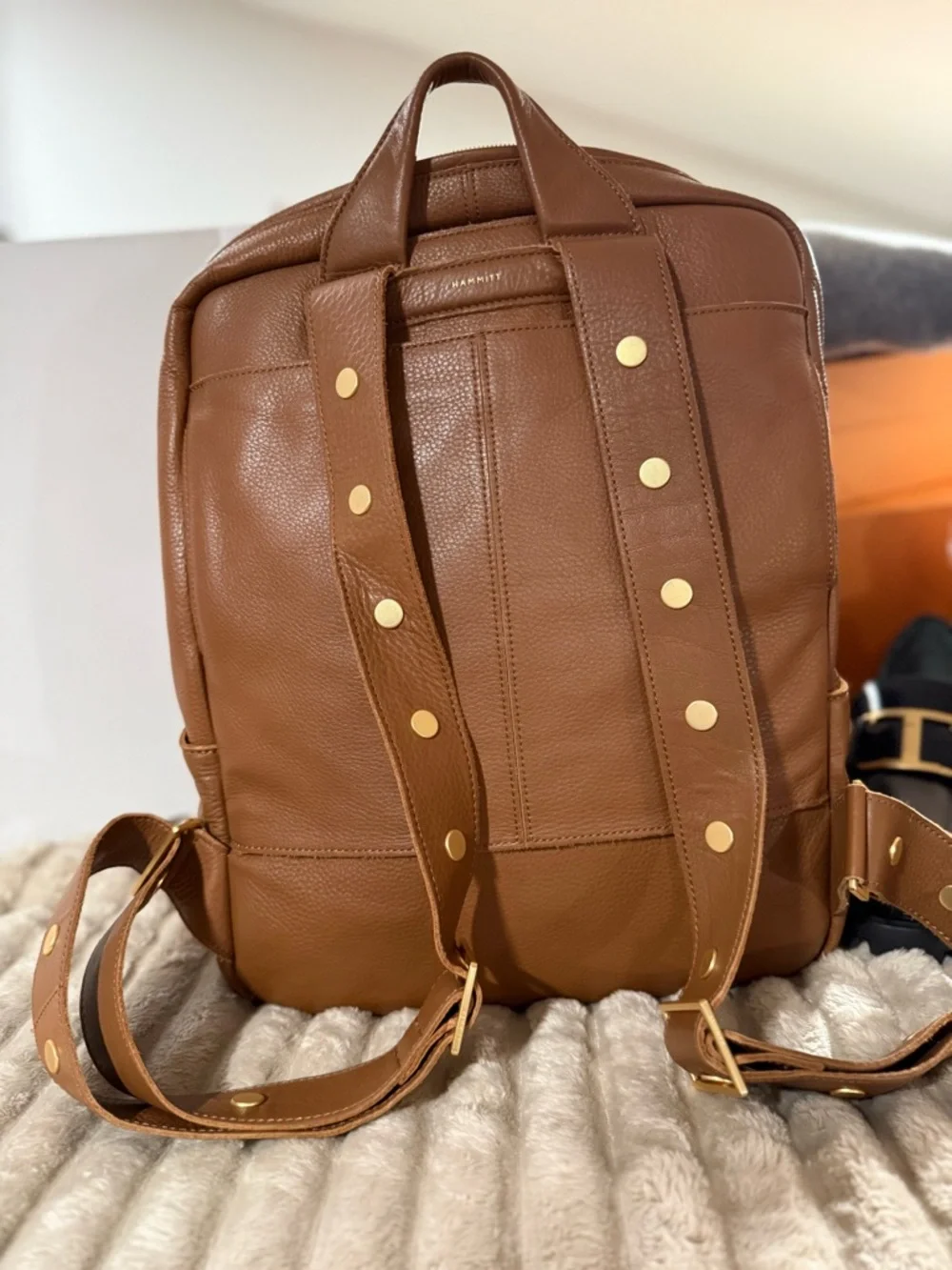 Gorgeous Hammit Montana backpack in mahogany pebble/brushed gold red zip - Picture 3 of 5